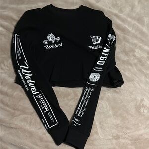 Black Long Sleeve Graphic Crop Top